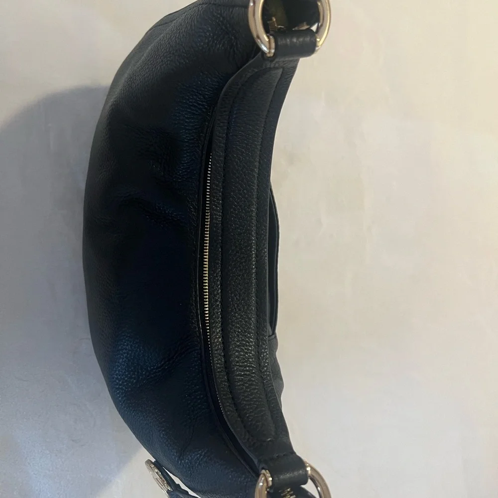 💚Michael Kors Black Leather Hobo Bag🩷